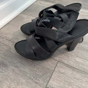 Born Black Leather strappy sandals heels
